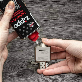 Hướng dẫn c&aacute;ch ch&acirc;m xăng bật lửa zippo chuẩn kh&ocirc;ng cần chỉnh &ndash; DEVA Shop