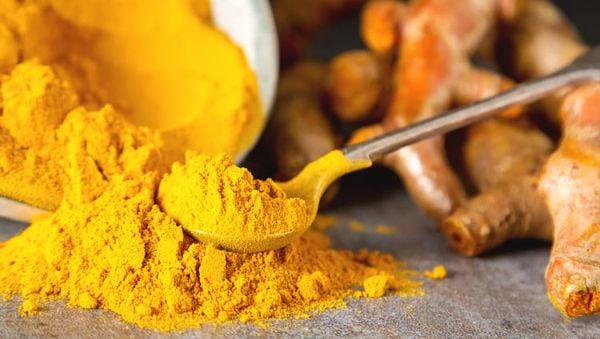 Các cách giảm cân bằng tinh bột nghệ cho mẹ sau sinh