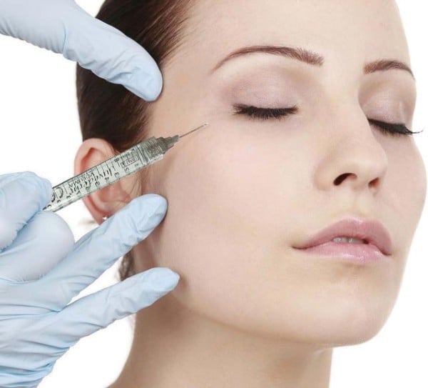 Tiêm Filler làm đầy thái dương – Tạo hình gương mặt cân đối