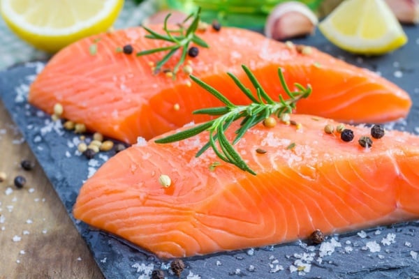 2 miếng Cá hồi chứa hàm lượng Omega 3 dồi dào