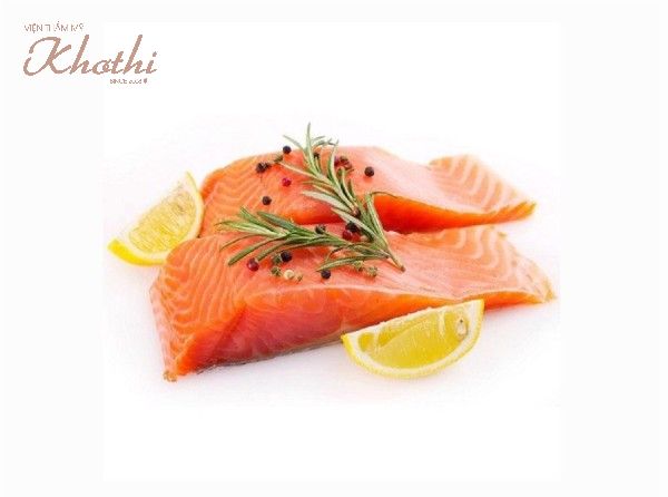 Cá hồi giàu Omega-3 giúp làn da luôn căng mịn, trẻ hóa