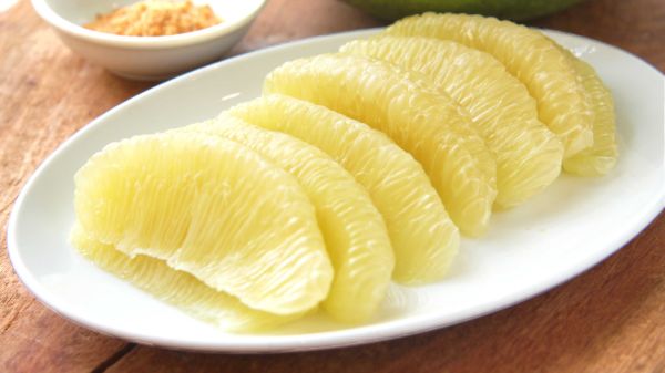 Bưởi là một trong những loại quả giúp giảm cân hiệu quả trong bữa tối