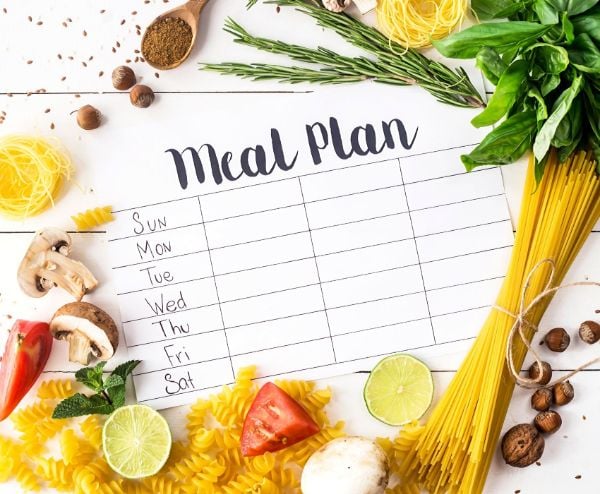 Thiết lập kế hoạch ăn tối giúp kiểm soát calo hiệu quả