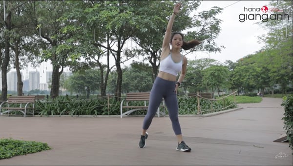 Động tác 2: Bài tập cho bắp tay, vai săn chắc, không tăng cơ