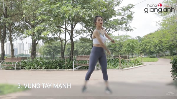 Động tác 6: Bài tập cho bắp tay, vai săn chắc, không tăng cơ