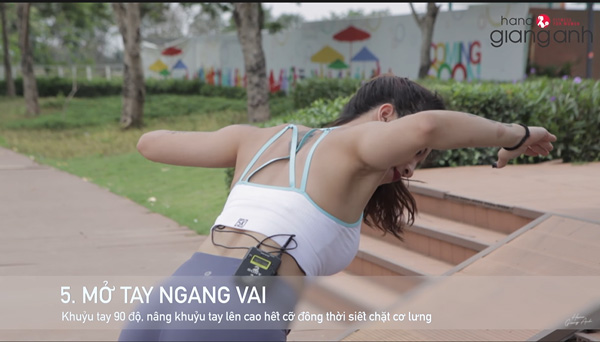 Động tác 8: Bài tập cho bắp tay, vai săn chắc, không tăng cơ