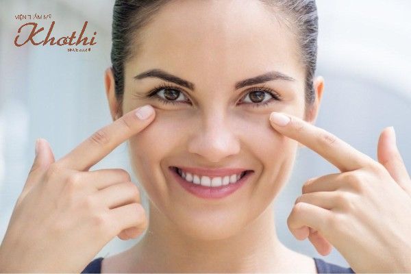 Căng da mắt giúp loại bỏ bọng mắt và quầng thâm