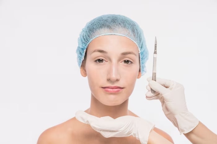 Sau khi tiêm filler, bạn có thể cảm thấy hơi đau nhói, ngứa ngáy, khó chịu.