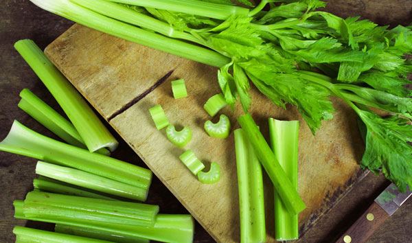 Cần tây cung cấp vitamin và chất khoáng