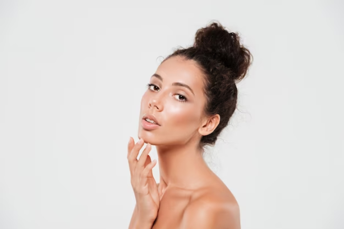 Chăm sóc cằm sau khi tiêm filler đúng cách để nhanh phục hồi.