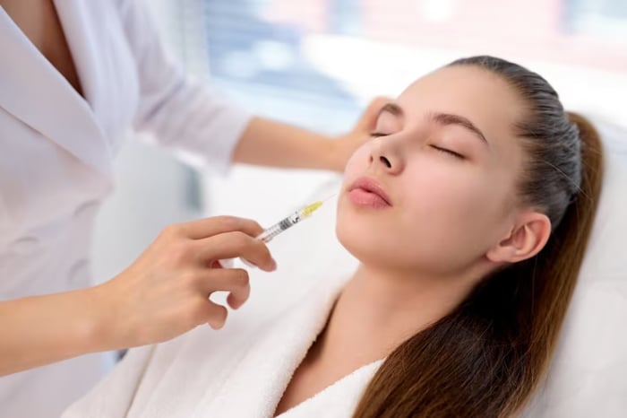 Tiêm filler tại cơ sở làm đẹp uy tín đảm bảo an toàn và chất lượng.