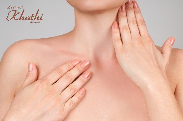 chăm sóc da cổ chảy xệ giúp bạn trông trẻ hơn nhiều chăm sóc da cổ chảy xệ giúp bạn trông trẻ hơn nhiều