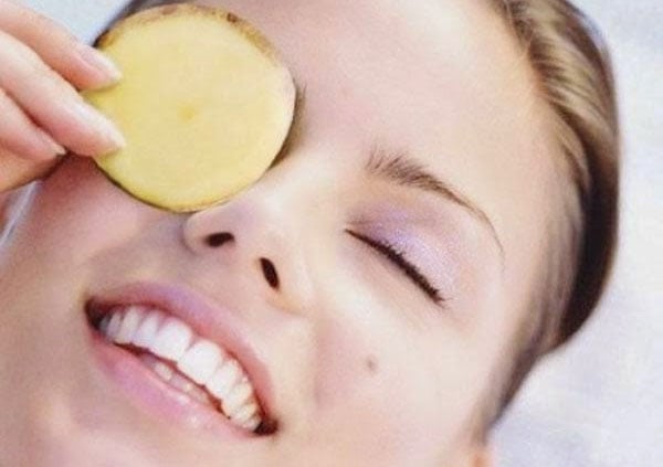 Trẻ hóa da vùng mắt bằng khoai tây tươi