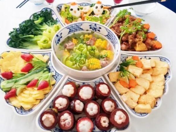 Lựa chọn thực đơn nhiều thịt, rau củ và hạn chế tinh bột.
