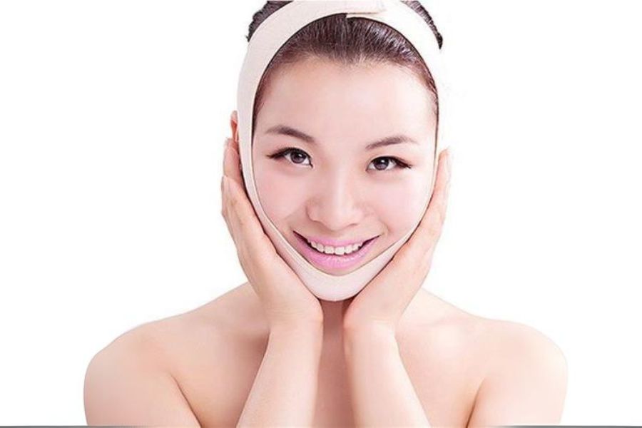 Bác sĩ Khơ Thị sẽ tư vấn tận tình cho bạn cách chăm sóc sau khi độn cằm