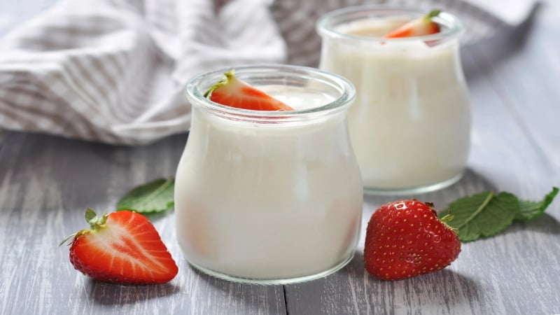 Sữa chua với dâu tây