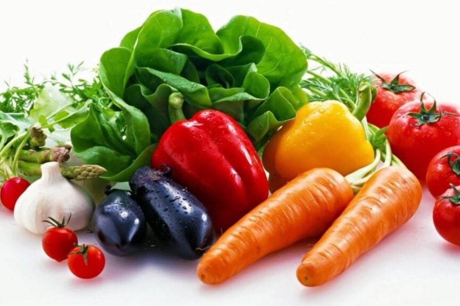 Rau củ là loại thực phẩm chứa ít calo giúp giảm cân an toàn