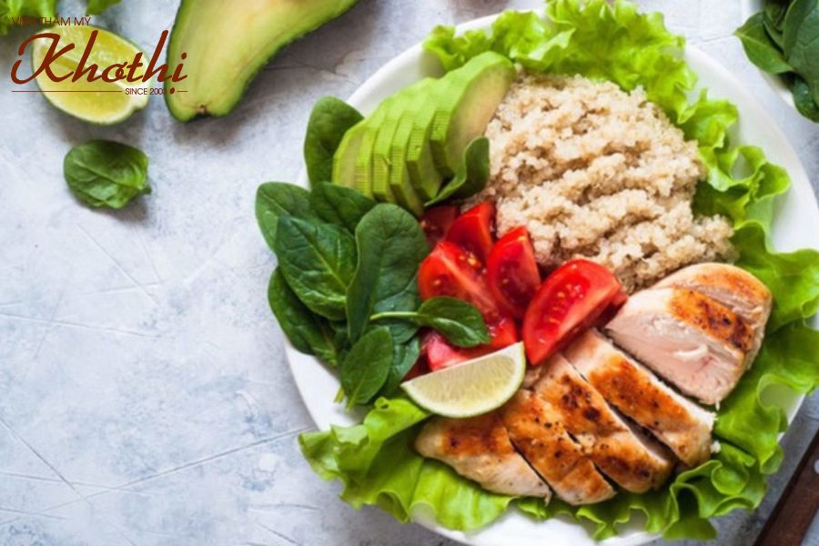 Bạn nên kết hợp giữa giảm cân bằng bơ và chế độ ăn uống lành mạnh