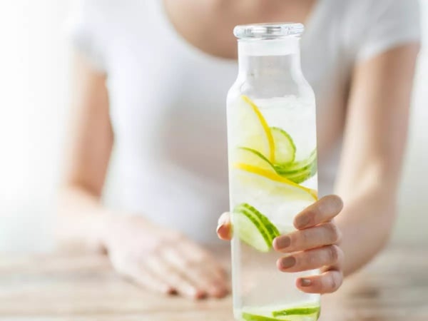 Sử dụng detox, giảm cân bằng dưa chuột giúp thanh lọc cơ thể và đánh tan mỡ thừa