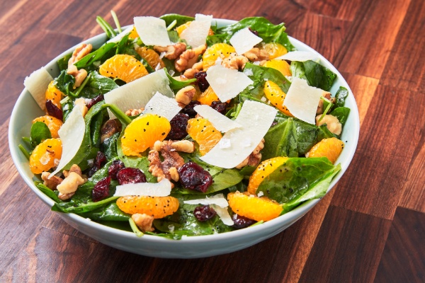 Salad trộn giúp bổ sung nhiều vitamin cho cơ thể