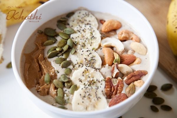 Một tô sinh tố giảm cân bằng hạt cho buổi sáng