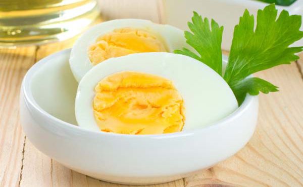 Trứng luộc giữ được trọn vẹn chất dinh dưỡng và làm giảm chất béo