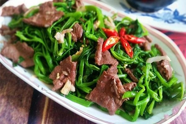 Một dĩa Rau muống xào thịt bò – Món ăn ngon và bổ dưỡng