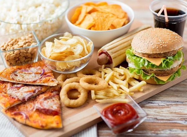Hạn chế đồ ăn chứa nhiều chất béo, dầu mỡ khi giảm cân bằng rau ngót