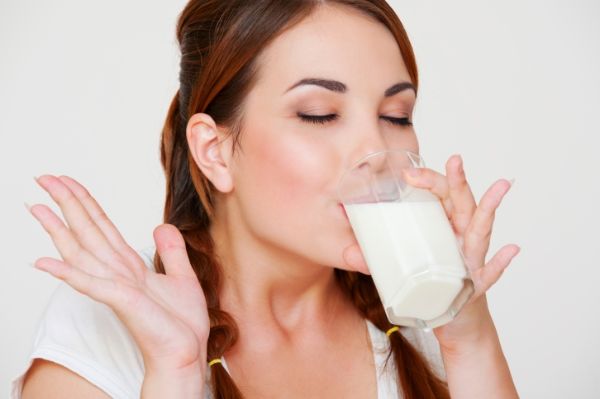 Cách uống sữa hạt để kiểm soát cân nặng, hạn chế việc tăng cân