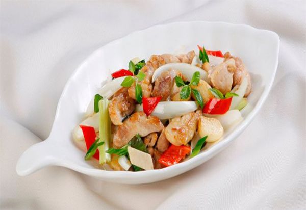 Ức gà xào nấm giúp no lâu và giảm cân hiệu quả