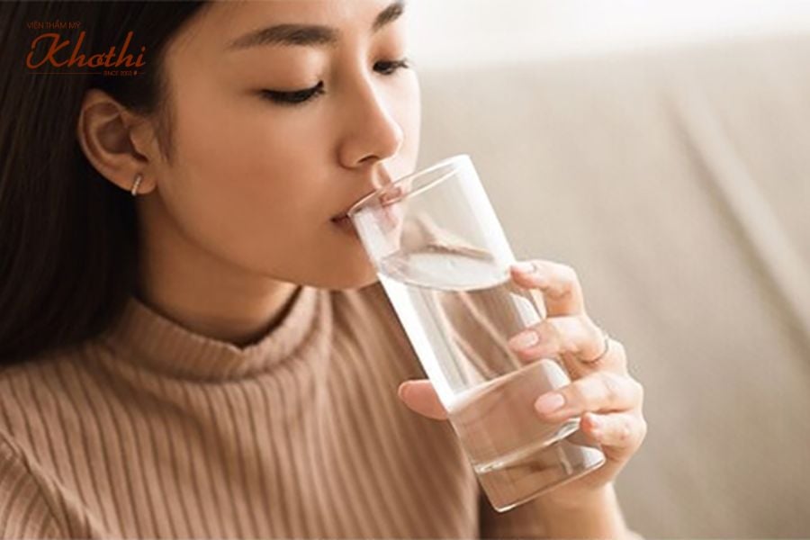 giảm cân bằng bằng việc uống nước
