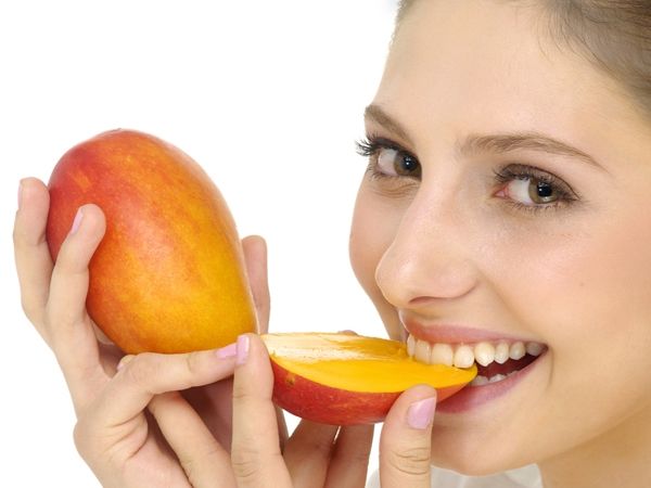 Hàm lượng đường cao trong xoài có thể gây tăng cân nếu ăn vào buổi tối