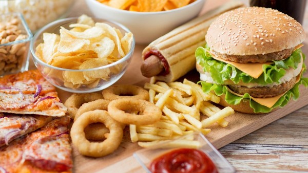 Cần tránh các loại thức ăn nhanh trong khi giảm cân bằng Keto