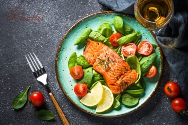 Giảm cân keto nên chọn các nhóm thực phẩm tươi từ các loại rau xanh, cà chua
