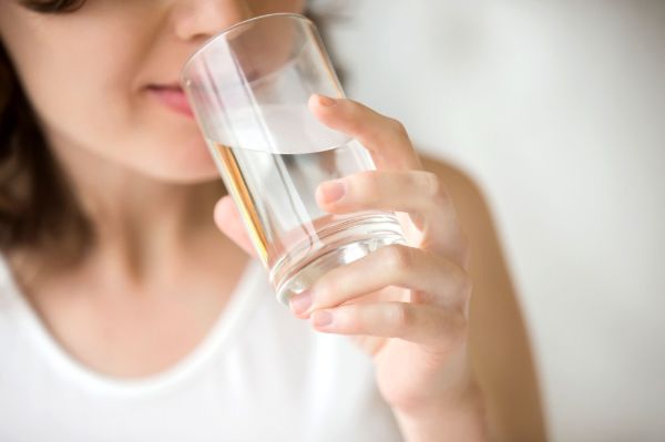 Uống nhiều nước là thói quen cần được duy trì nếu muốn giảm cân