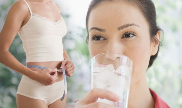 Uống nước đúng cách có thể góp phần giảm cân