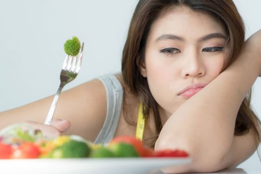 Thiếu hụt dinh dưỡng khi giảm cân nhanh gây mệt mỏi, thiếu máu, hạ đường huyết,...