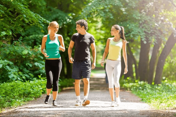 Đi bộ là cách đơn giản nhất để giúp ngăn ngừa tình trạng đầy hơi, khó tiêu sau khi lỡ ăn quá nhiều. Đi bộ là cách đơn giản nhất để giúp ngăn ngừa tình trạng đầy hơi, khó tiêu sau khi lỡ ăn quá nhiều.