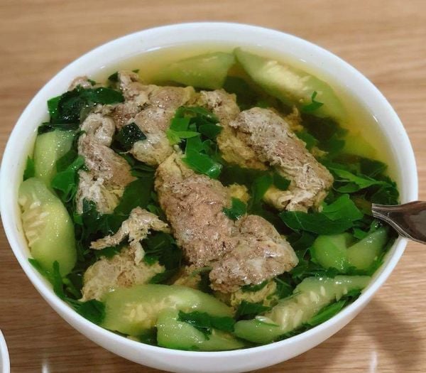 Món canh cua rau đay bổ dưỡng cho mẹ và bé