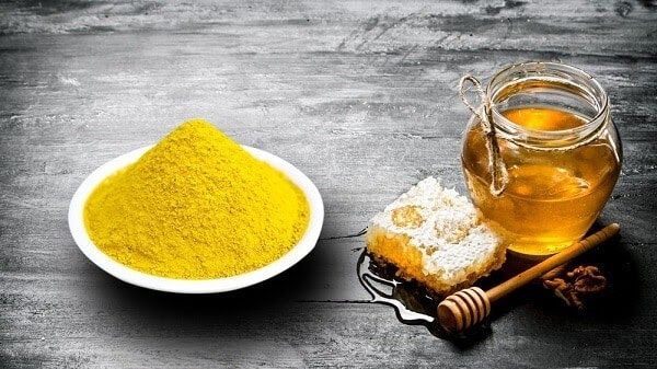 Tinh bột nghệ kết hợp cùng mật ong được sử dụng phổ biến