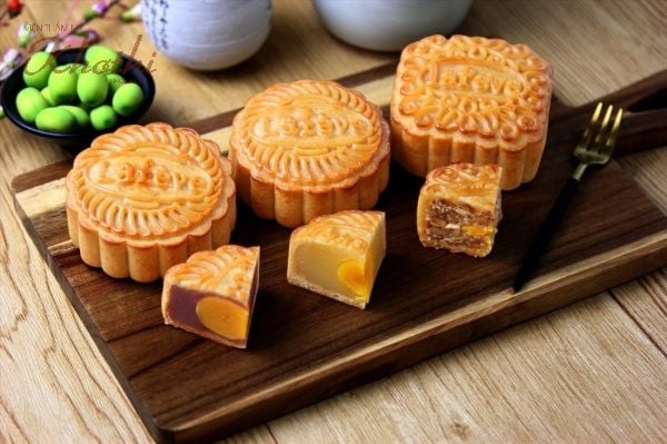 Bánh Trung thu chứa rất nhiều calo sẽ rất dễ khiến chúng ta bị tăng cân