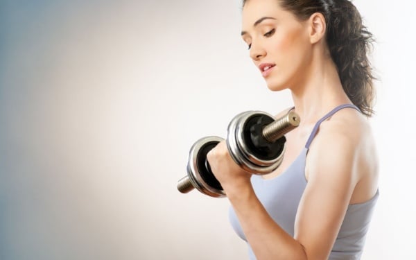Tập gym giúp tiêu hao mỡ thừa ở lưng hiệu quả