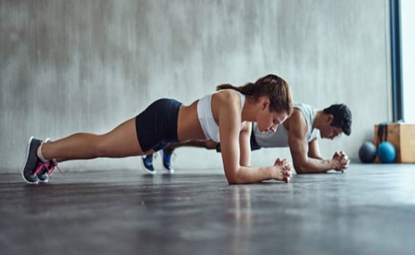 Giảm mỡ vai bằng bài tập Plank