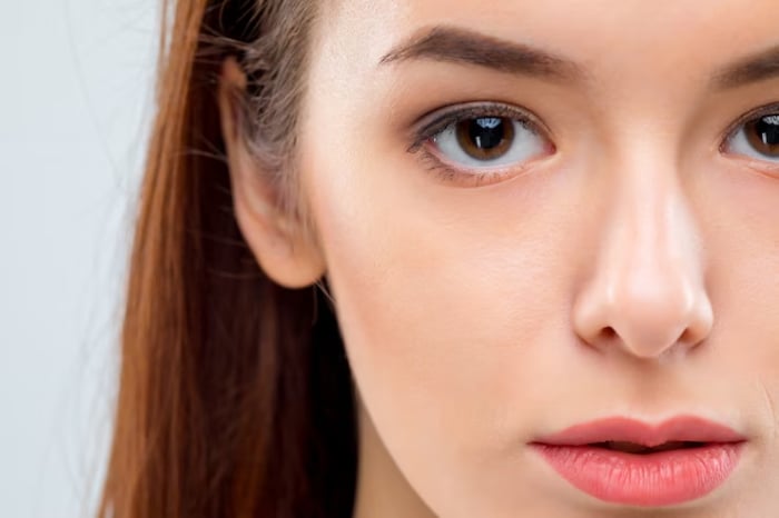 Quầng thâm mắt được loại bỏ giúp gương mặt thêm rạng rỡ.
