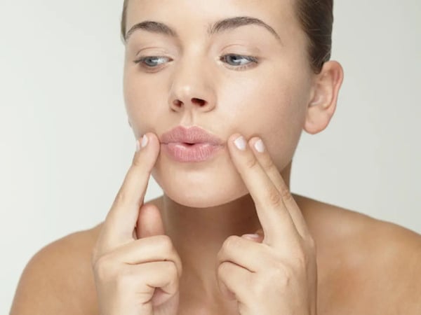 Massage vùng da quanh miệng ngăn lão hóa