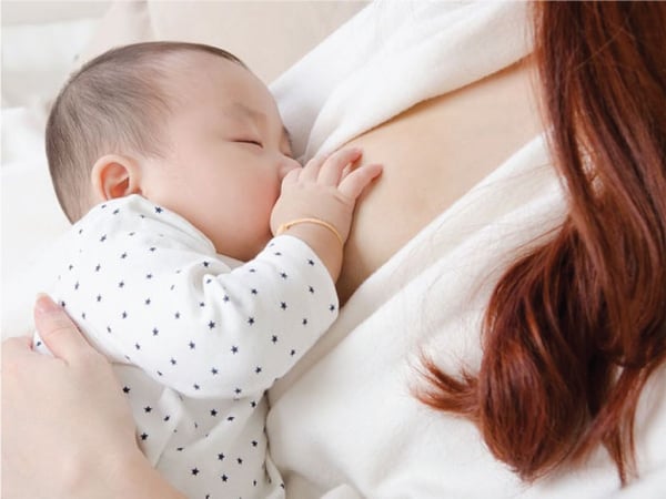 Mẹ nên cho con bú trước khi tập luyện