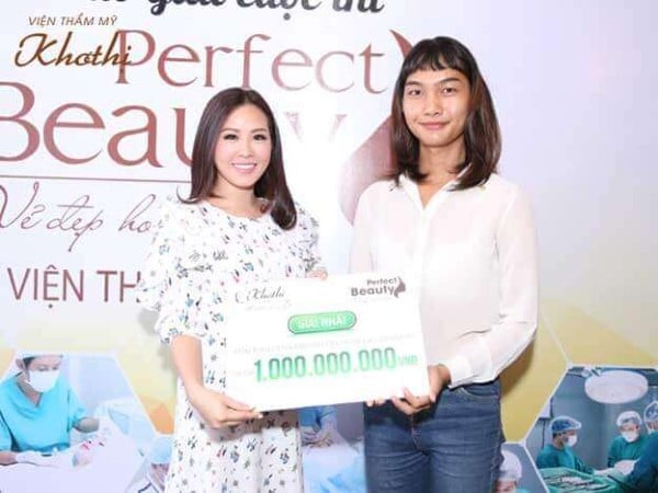 Minh Tiến cùng Hoa hậu Thu Hoài Minh Tiến cùng Hoa hậu Thu Hoài