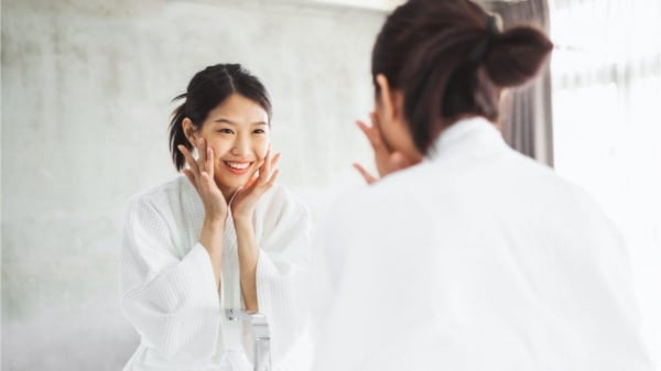 Nâng cơ mặt bằng chỉ kích thích sự sản sinh collagen dưới da giúp da tươi trẻ hơn