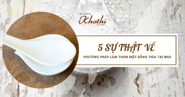 Sử dụng thìa để massage nâng cơ mặt, làm thon mặt v-line.