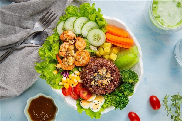 Thon gọn mặt nhờ chế độ ăn uống hợp lý.